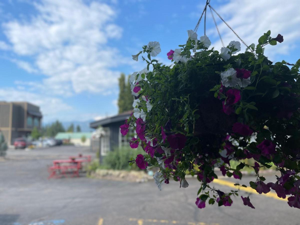 Chalet Inn Whitefish Exterior photo