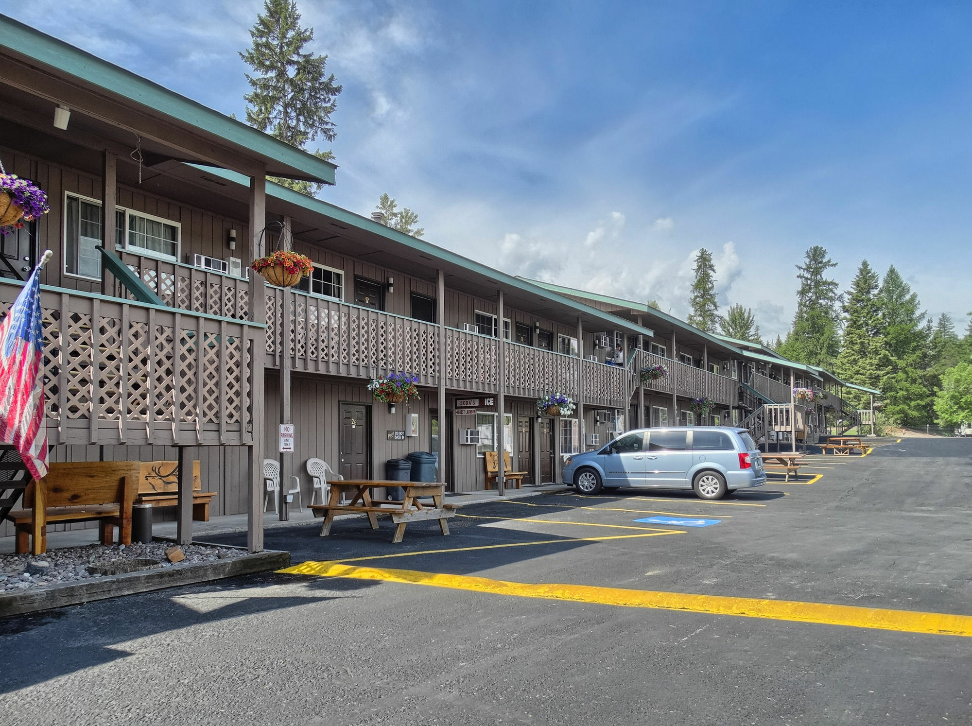 Chalet Inn Whitefish Exterior photo