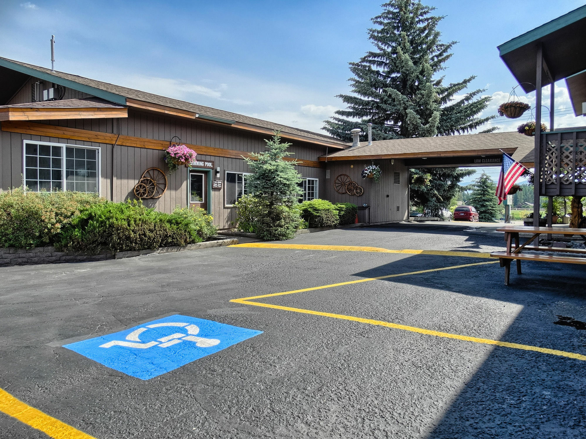 Chalet Inn Whitefish Exterior photo